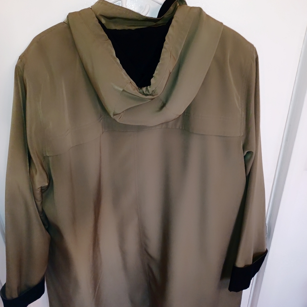 Women's Jacket - Picture 4 of 6